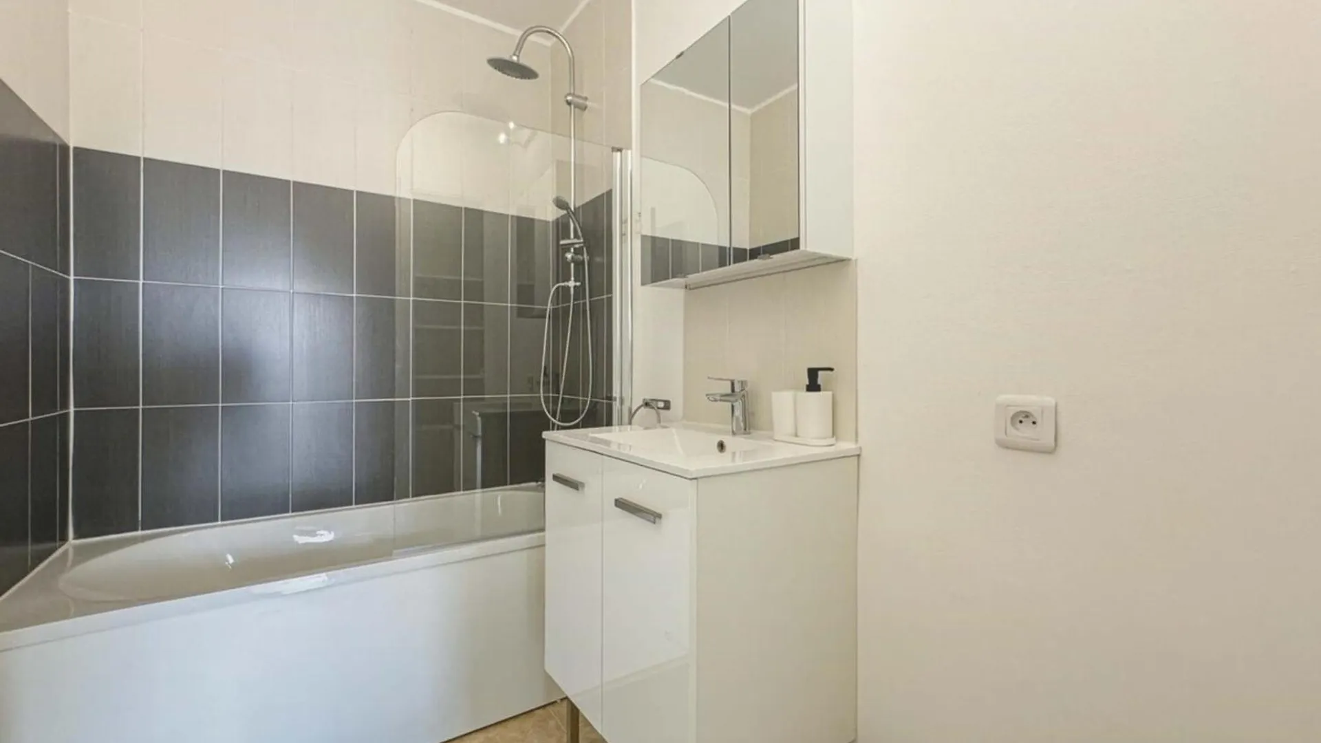 Flexliving - Room - Mouchez Paris France